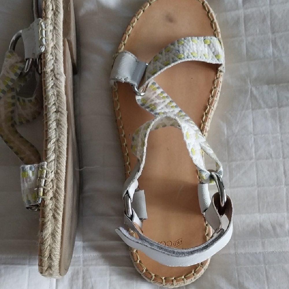 FRYE and CO. Sandals Size 9.5